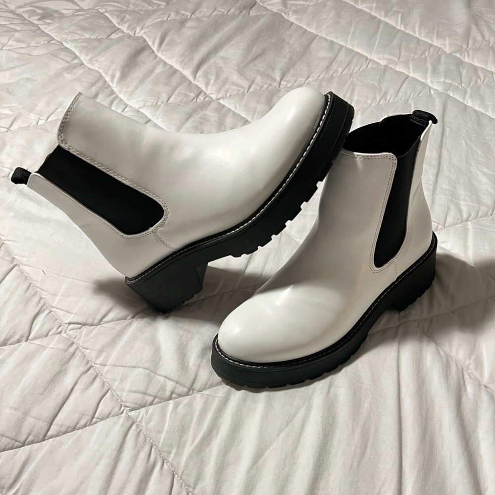 madden girl tessa chelsea boots